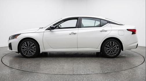 Glacier White 2025 Nissan Altima SV FWD