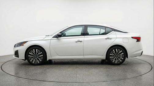 Glacier White 2025 Nissan Altima SV FWD