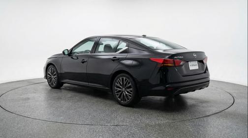 Super Black 2025 Nissan Altima SV FWD