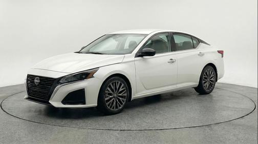 Glacier White 2025 Nissan Altima SV FWD