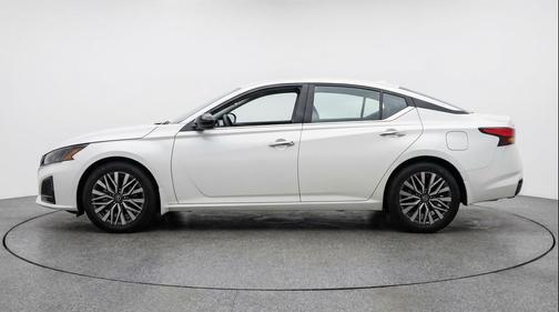 Glacier White 2025 Nissan Altima SV FWD