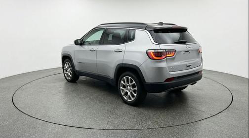 Silver Zynith Metallic Clearcoat 2025 Jeep Compass Limited