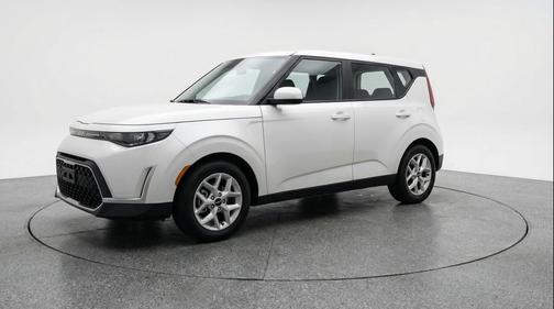Snow White Pearl 2025 Kia Soul LX