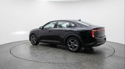 Aurora Black Pearl 2025 Kia K4 LXS