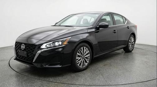 Super Black 2025 Nissan Altima SV FWD