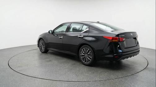 Super Black 2025 Nissan Altima SV FWD