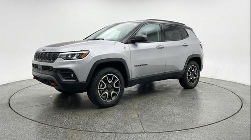 Bright White Clearcoat 2025 Jeep Compass Trailhawk