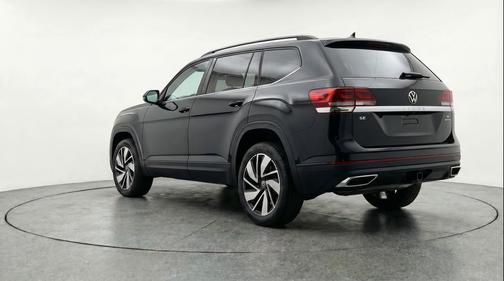 Deep Black Pearl 2026 Volkswagen Atlas 2.0T SE w/Technology