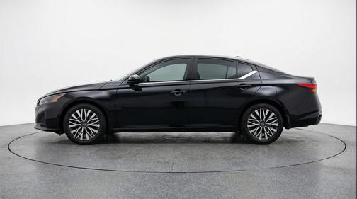 Super Black 2025 Nissan Altima SV FWD
