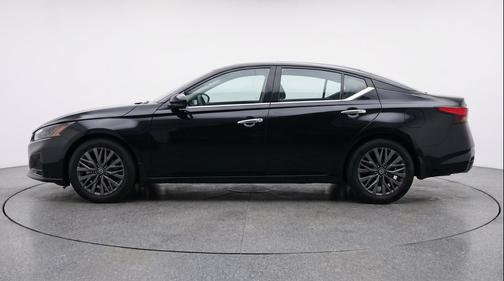 Super Black 2025 Nissan Altima SV FWD