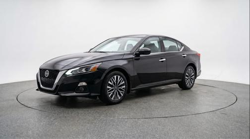 Super Black 2025 Nissan Altima SV FWD