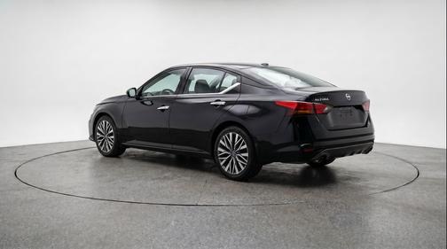 Super Black 2025 Nissan Altima SV FWD