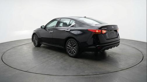 Super Black 2025 Nissan Altima SV FWD