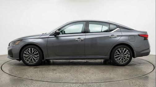 Gun Metallic 2025 Nissan Altima SV FWD