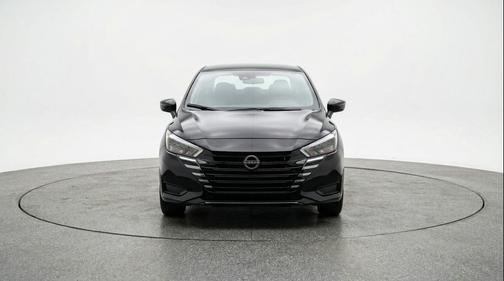 Super Black 2025 Nissan Versa 1.6 SV