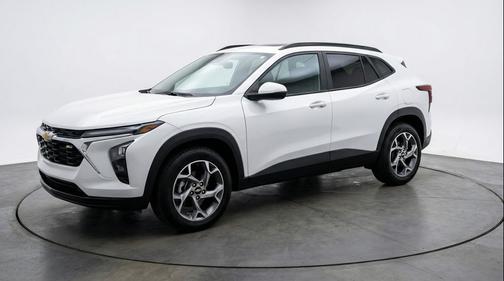Summit White 2025 Chevrolet Trax LT