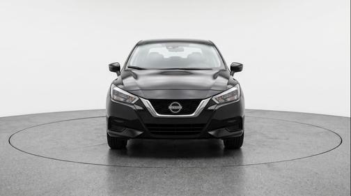 Super Black 2025 Nissan Versa 1.6 SV