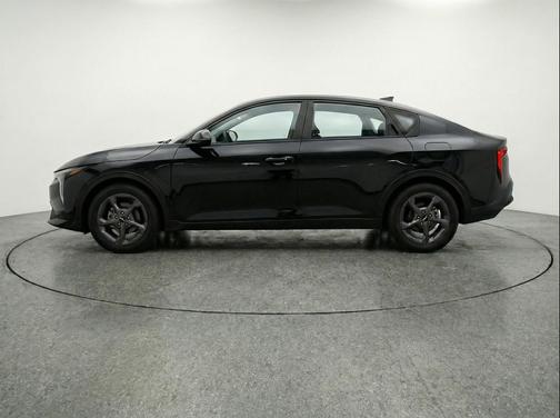 Aurora Black Pearl 2025 Kia K4 LXS
