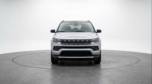 Silver Zynith Metallic Clearcoat 2025 Jeep Compass Limited