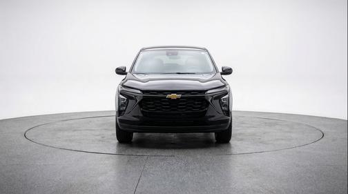Mosaic Black Metallic 2025 Chevrolet Trax LT