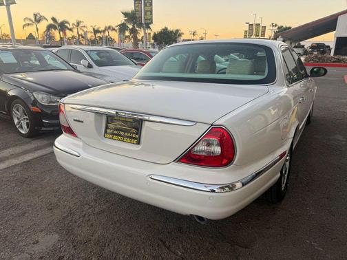 2004 Jaguar XJ Base