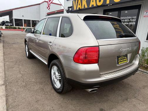 2004 Porsche Cayenne S