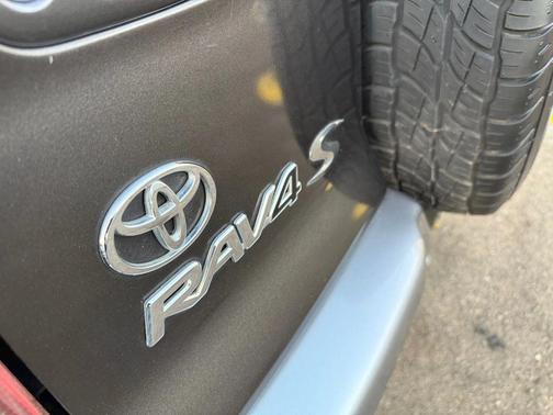 2003 Toyota RAV4 Base