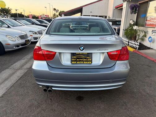2011 BMW 328 328i Sedan 4D