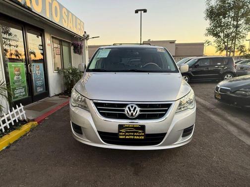 2011 Volkswagen Routan SE