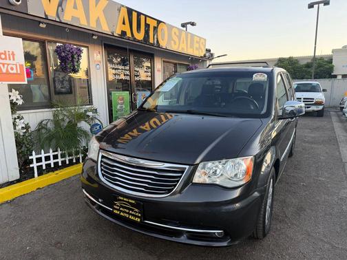 2011 Chrysler Town & Country Touring-L