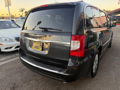 2011 Chrysler Town & Country Touring-L