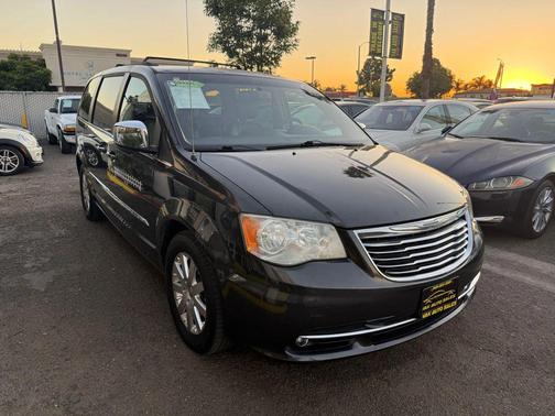 2011 Chrysler Town & Country Touring-L