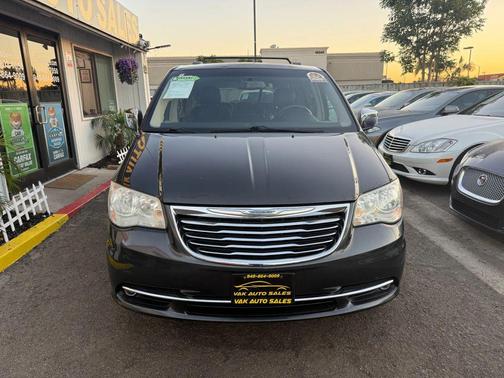 2011 Chrysler Town & Country Touring-L