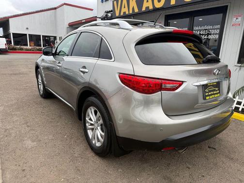 2010 INFINITI FX35 Base