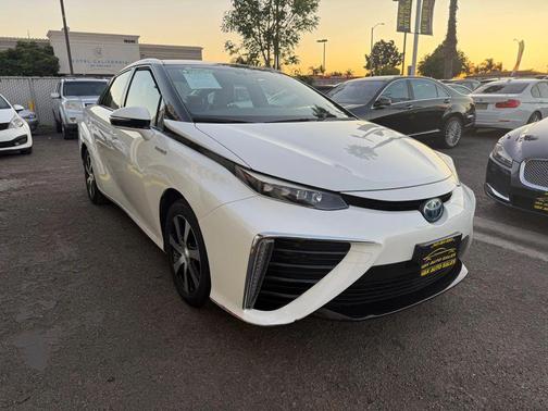 2018 Toyota Mirai Base