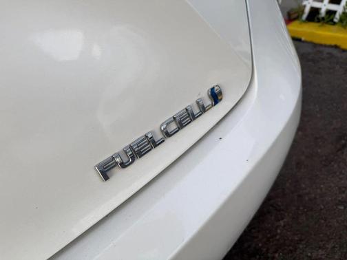 2018 Toyota Mirai Base