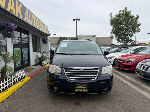 2010 Chrysler Town & Country Touring