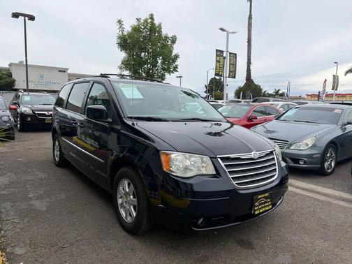 2010 Chrysler Town & Country Touring