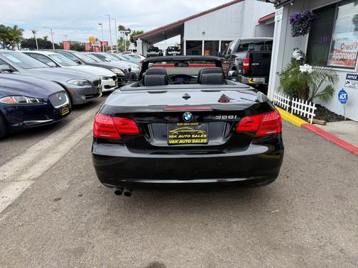 2011 BMW 328 328i Convertible 2D