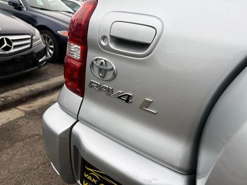 2004 Toyota RAV4 Base