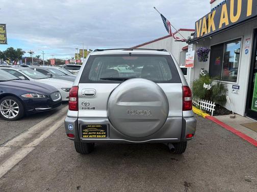 2004 Toyota RAV4 Base