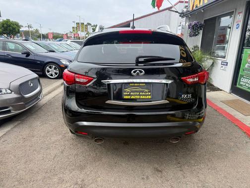 2010 INFINITI FX35 Base