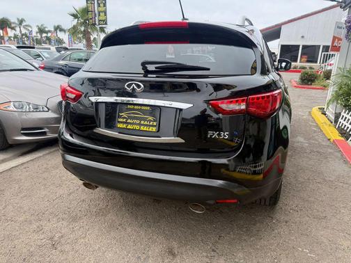 2010 INFINITI FX35 Base