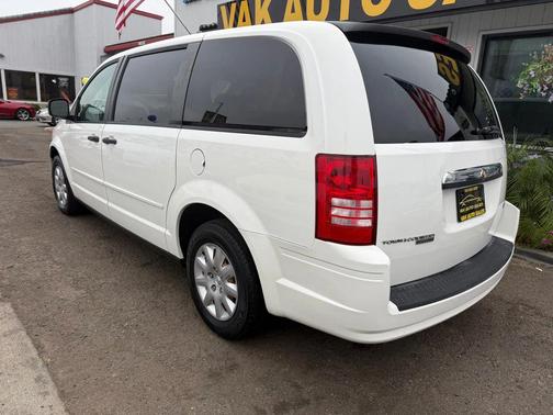 2008 Chrysler Town & Country LX