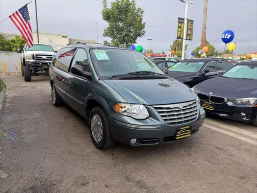 2006 Chrysler Town & Country Limited
