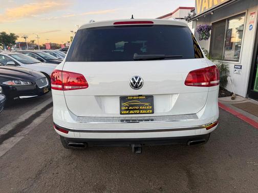 2015 Volkswagen Touareg V6 Sport