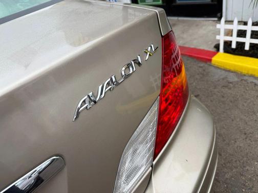2000 Toyota Avalon XL