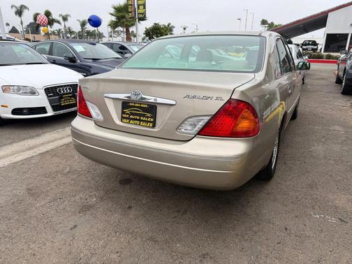 2000 Toyota Avalon XL