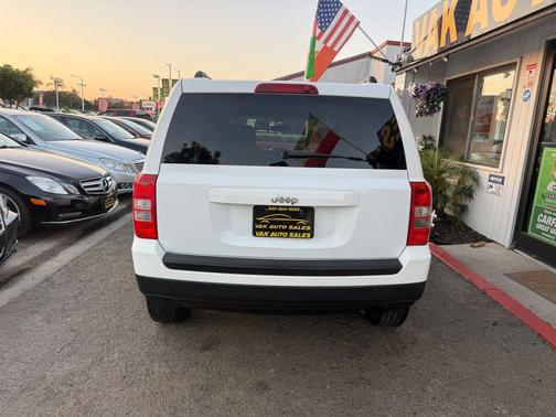 Bright White Clearcoat 2014 Jeep Patriot Sport