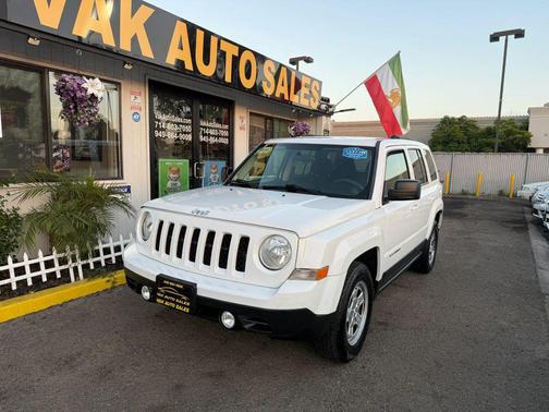 Bright White Clearcoat 2014 Jeep Patriot Sport